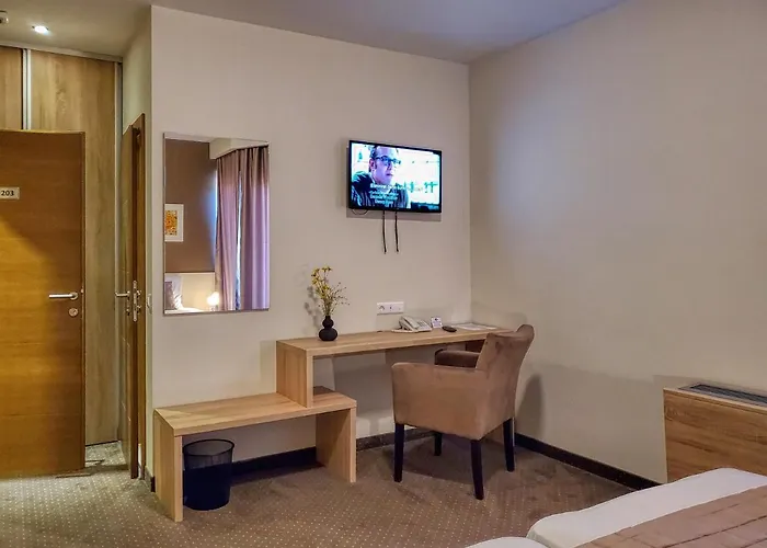 Argentum 汽车旅馆 3*